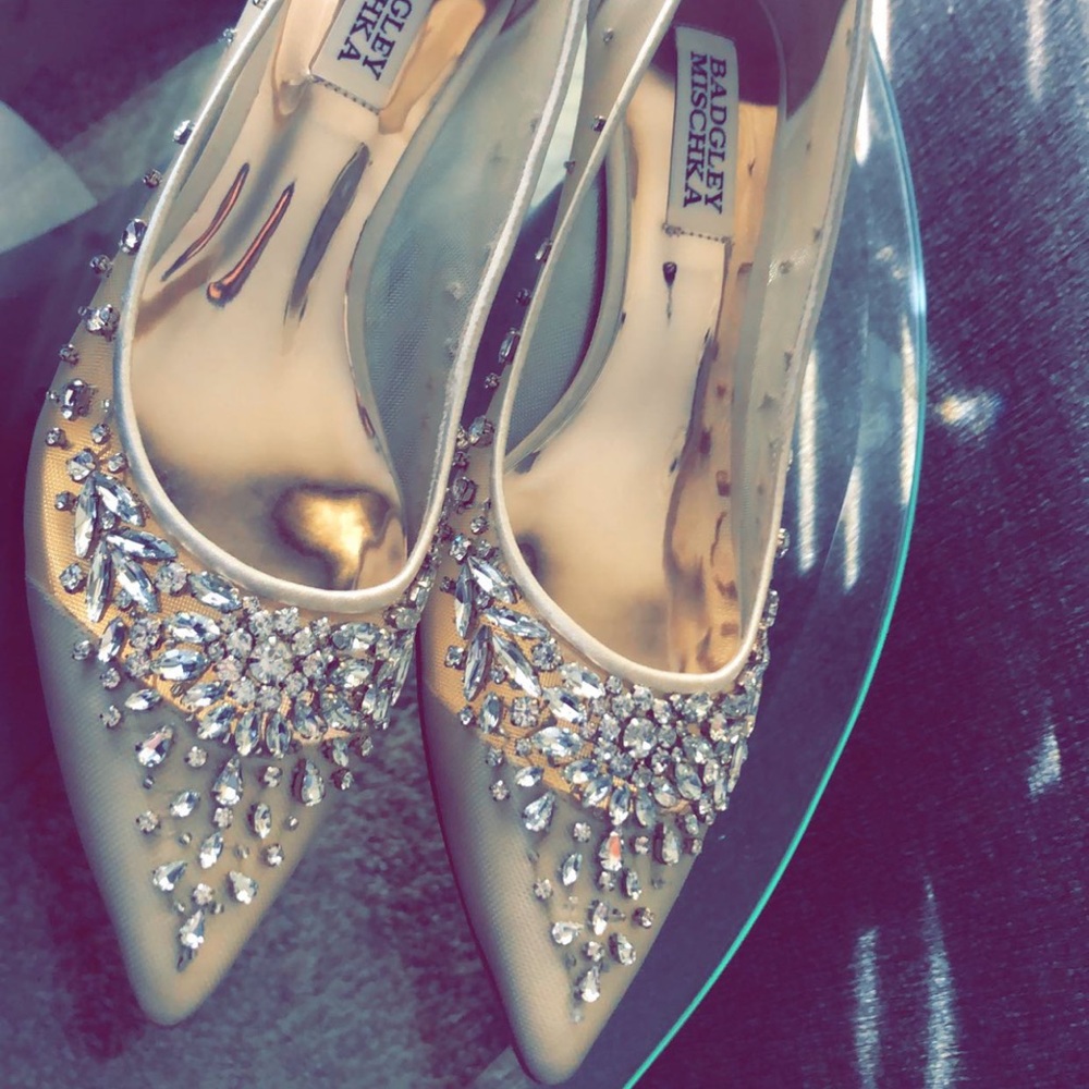 Badgley mischka nude heels worn twice. Great condition.